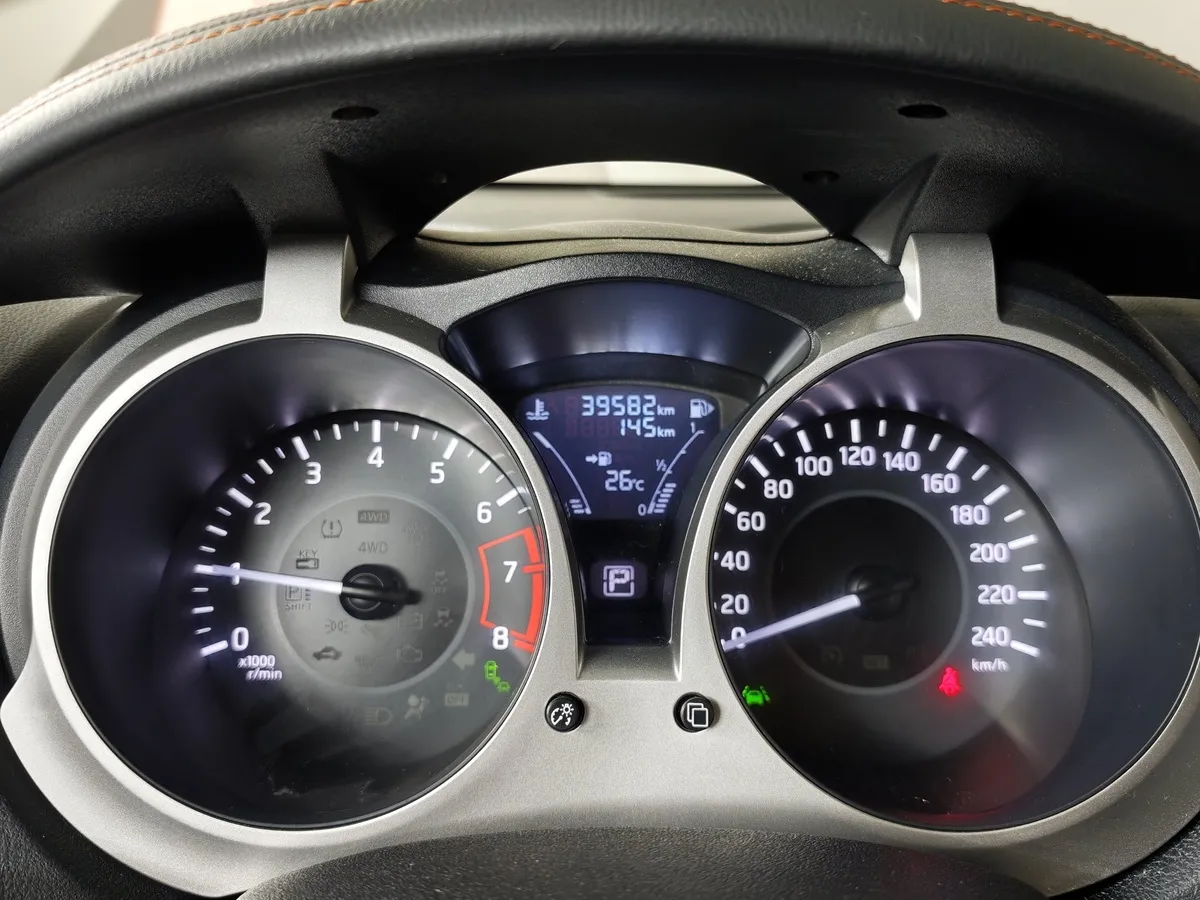 Nissan Juke 1.6 CVT (117 л.с.) Серый в АВИЛОН. Слайд №16