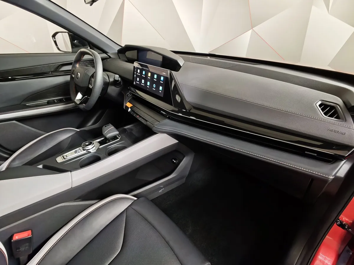 Changan UNI-V 1.5 AMT (181 л.с.) Tech Красный в АВИЛОН. Слайд №13