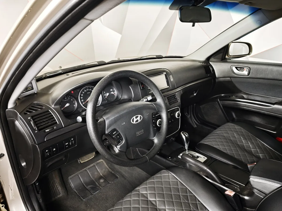 Hyundai Sonata 2.4 AT (174 л.с.) Бежевый в АВИЛОН. Слайд №19