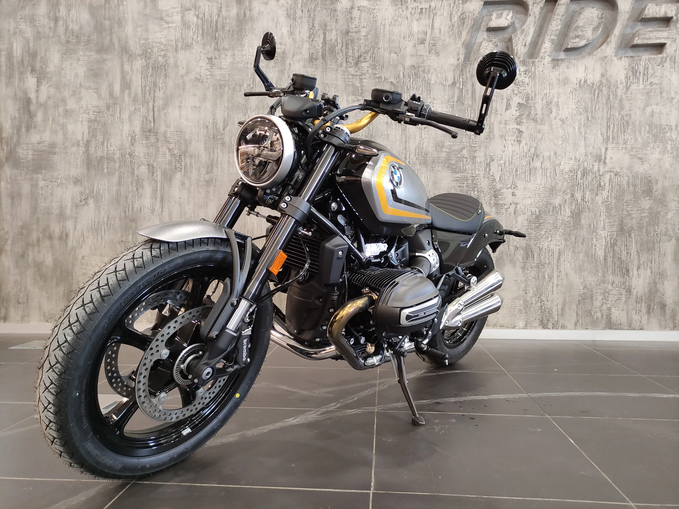 BMW Motorrad R 12 R 12 1200 см³ 1200 Серый в Москве № ТИ-UY40525. Купить  BMW Motorrad R 12 Механика Бензиновый с пробегом 100. Цена 2950000