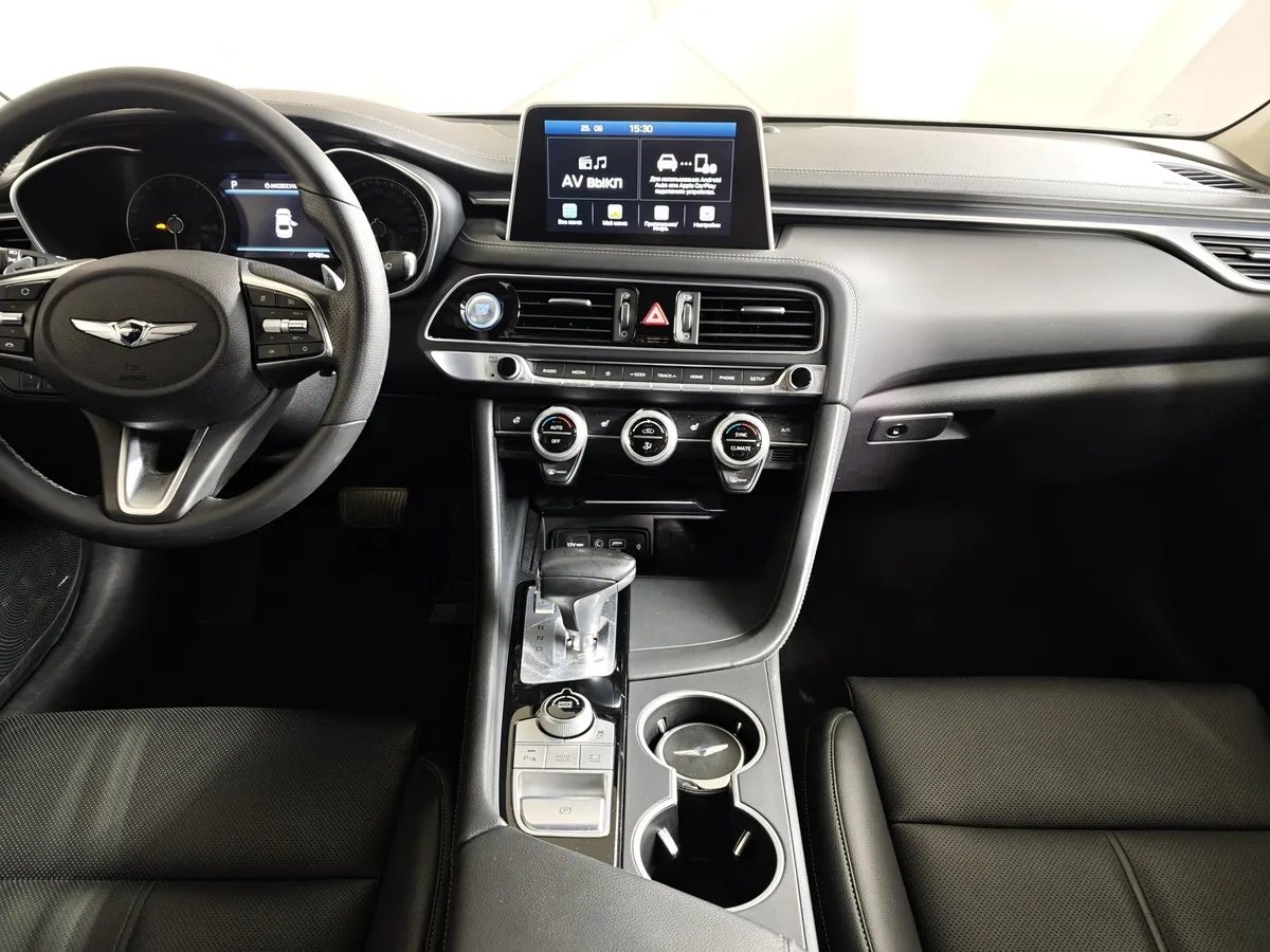Genesis G70 2.0 T AT AWD (197 л.с.) Business Серебристый в АВИЛОН. Слайд №15