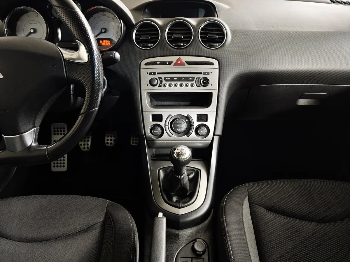 Peugeot 408 1.6 MT (115 л.с.) Active Серебристый в АВИЛОН. Слайд №13