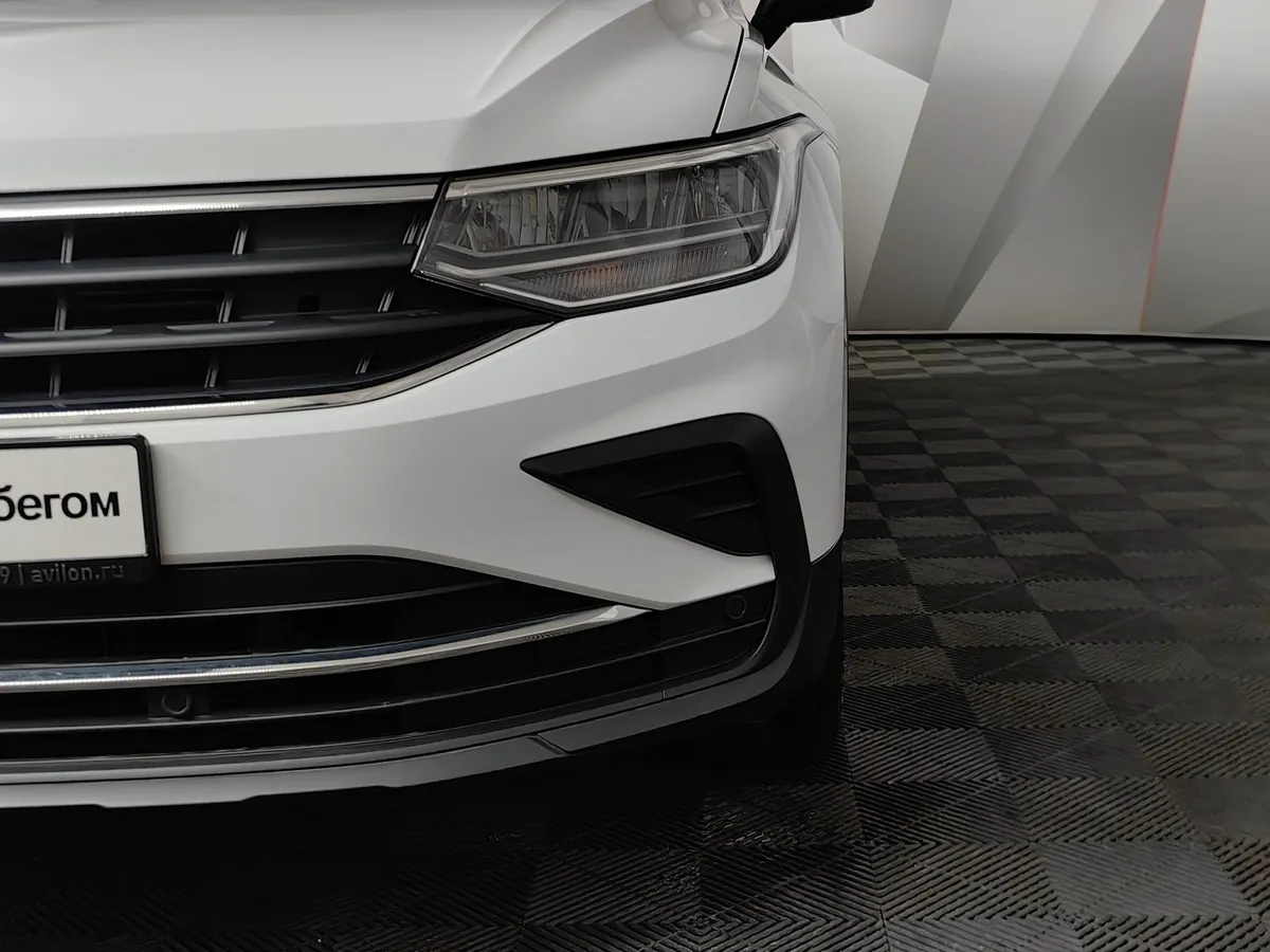 Volkswagen Tiguan 2.0 TSI 4Motion AT (180 л.с.) Status Белый в АВИЛОН. Слайд №10