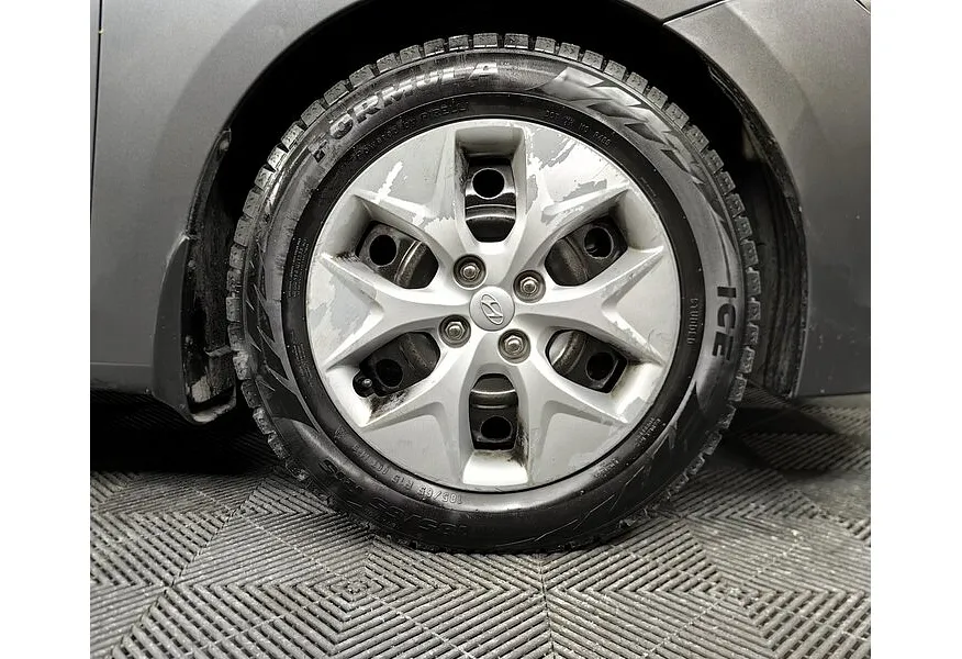 Hyundai Solaris 1.6 AT (123 л.с.) Comfort Серый в АВИЛОН. Слайд №9 Hyundai Solaris 1.6 AT (123 л.с.) Comfort Серый в АВИЛОН. Слайд №9