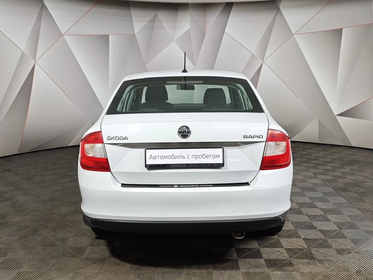 Skoda Rapid 1.6 MT (90 л.с.) Белый в АВИЛОН. Слайд №8