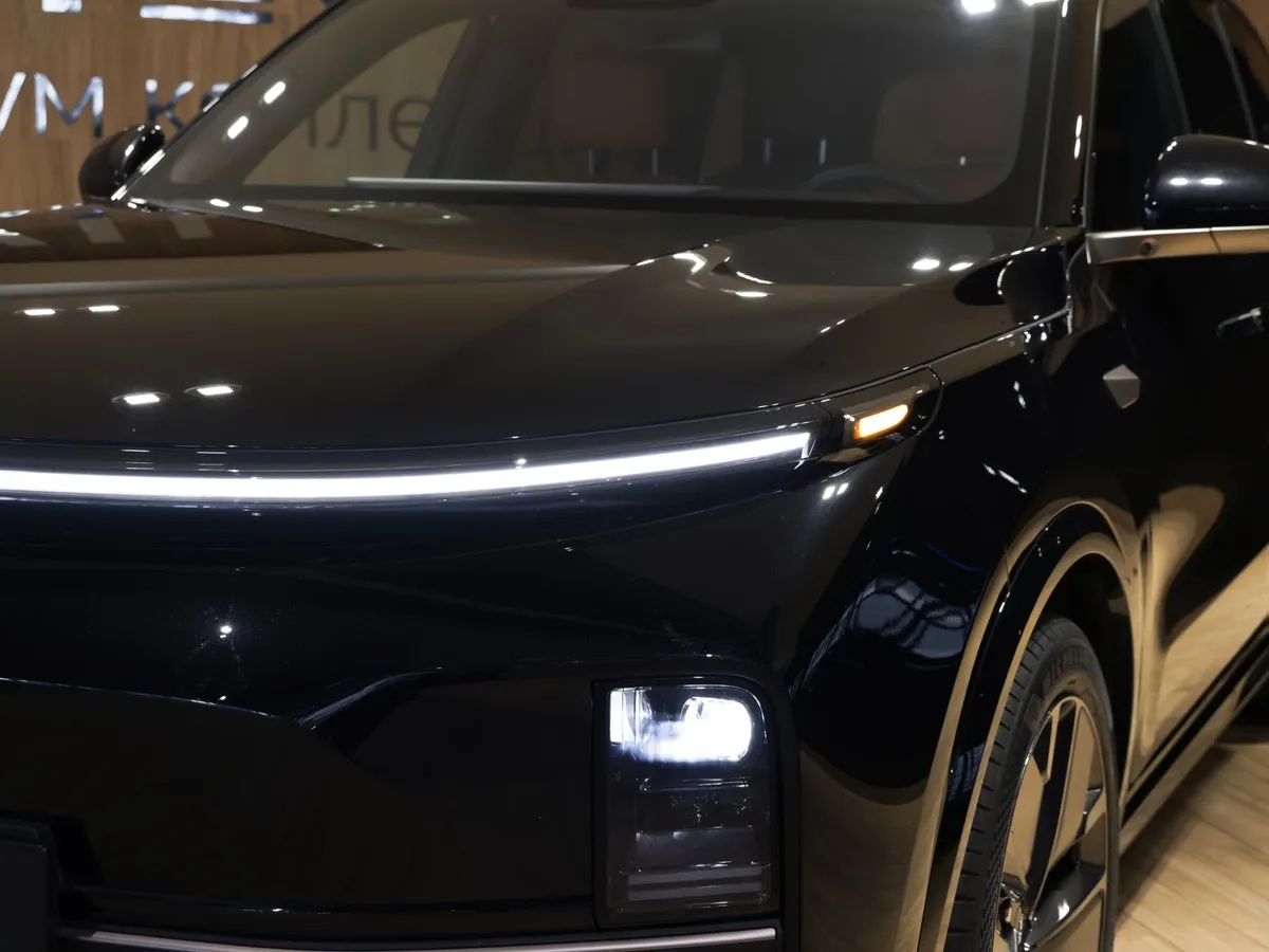 Li Auto L9 1.5 AT 4WD (449 л.с.) Ultra Черный в АВИЛОН. Слайд №14