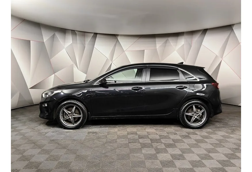 Kia Ceed 1.6 AT (130 л.с.) Luxe Черный в АВИЛОН. Слайд №5