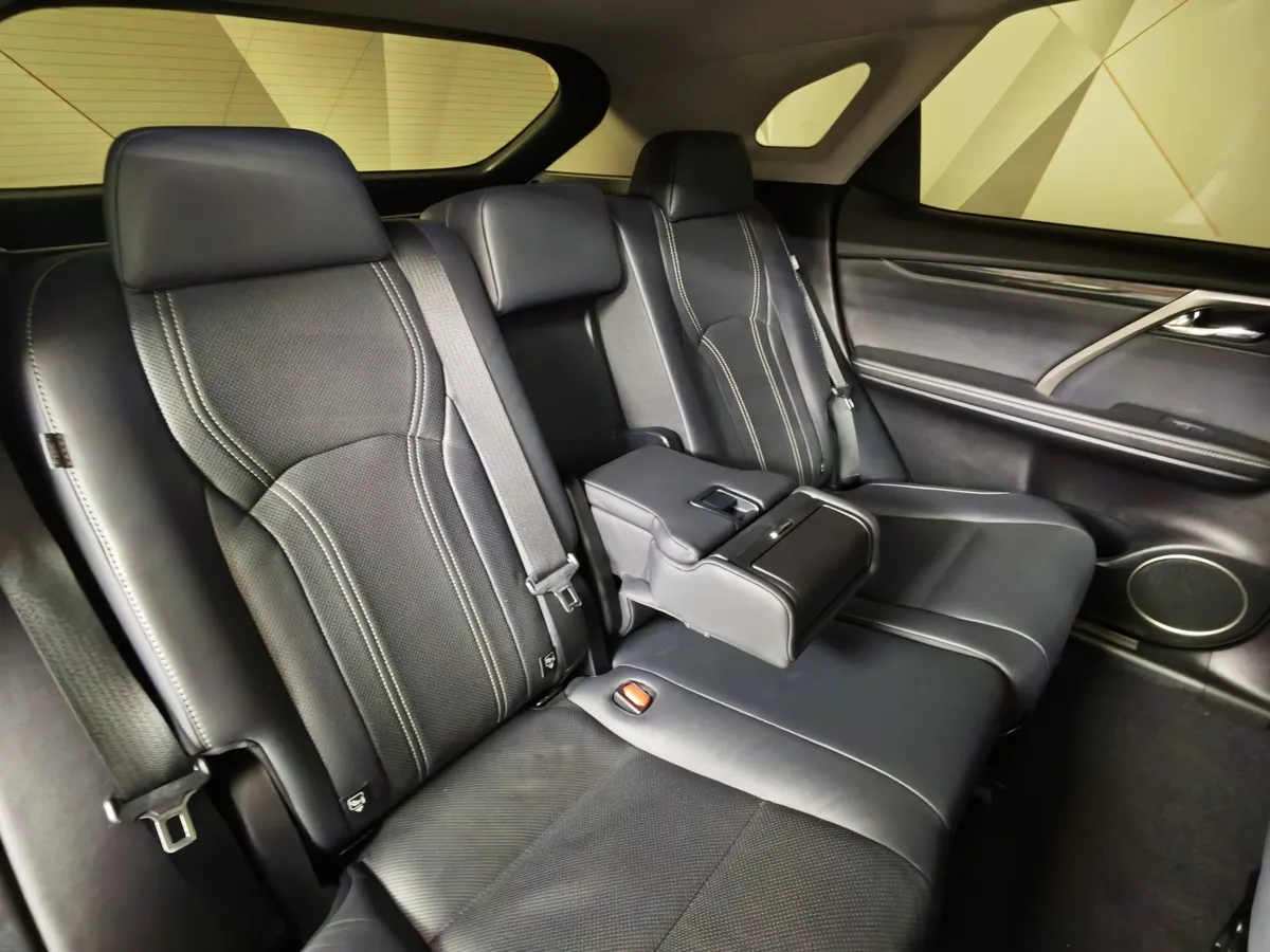 Lexus RX 200t AT AWD (238 л.с.) Executive Красный в АВИЛОН. Слайд №17