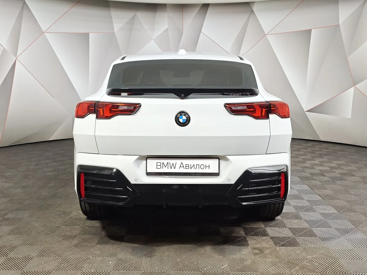 BMW X2 25i xDrive AT (204 л.с.) Белый в АВИЛОН. Слайд №3