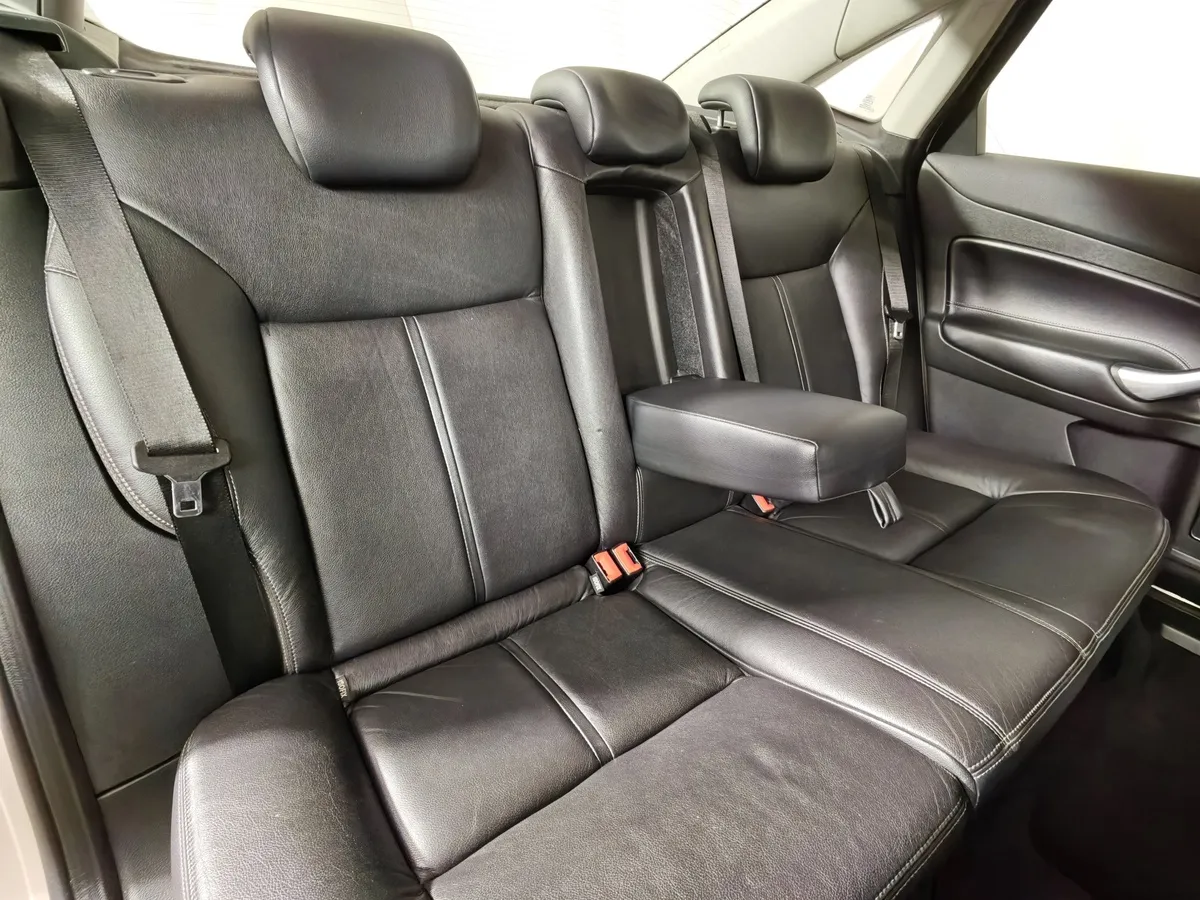 Ford Mondeo 2.3 AT (160 л.с.) Ghia Красный в АВИЛОН. Слайд №17