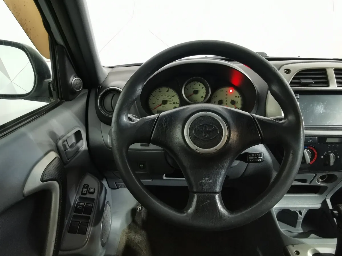 Toyota RAV4 2.0 AT AWD (150 л.с.) Серебристый в АВИЛОН. Слайд №19
