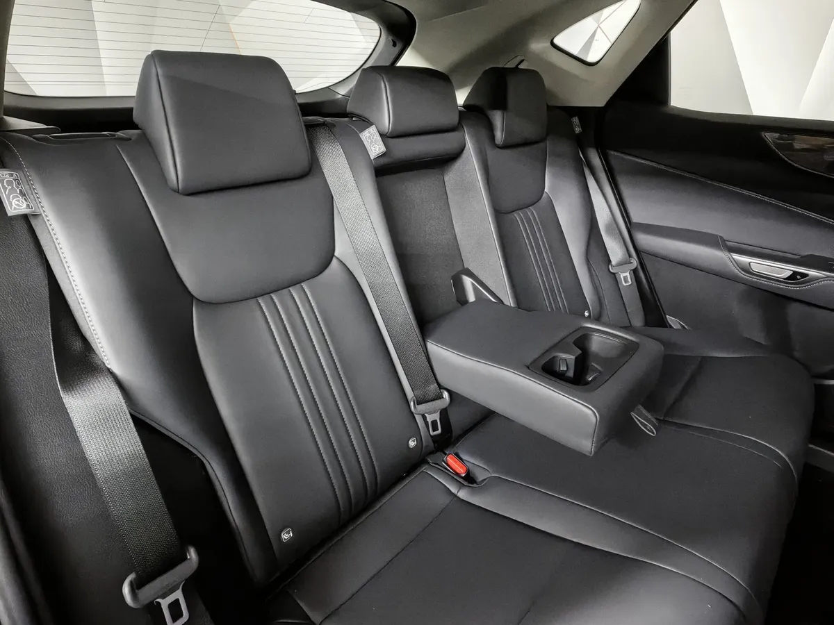 Lexus NX 2.5 AT AWD (200 л.с.) Luxury Черный в АВИЛОН. Слайд №16