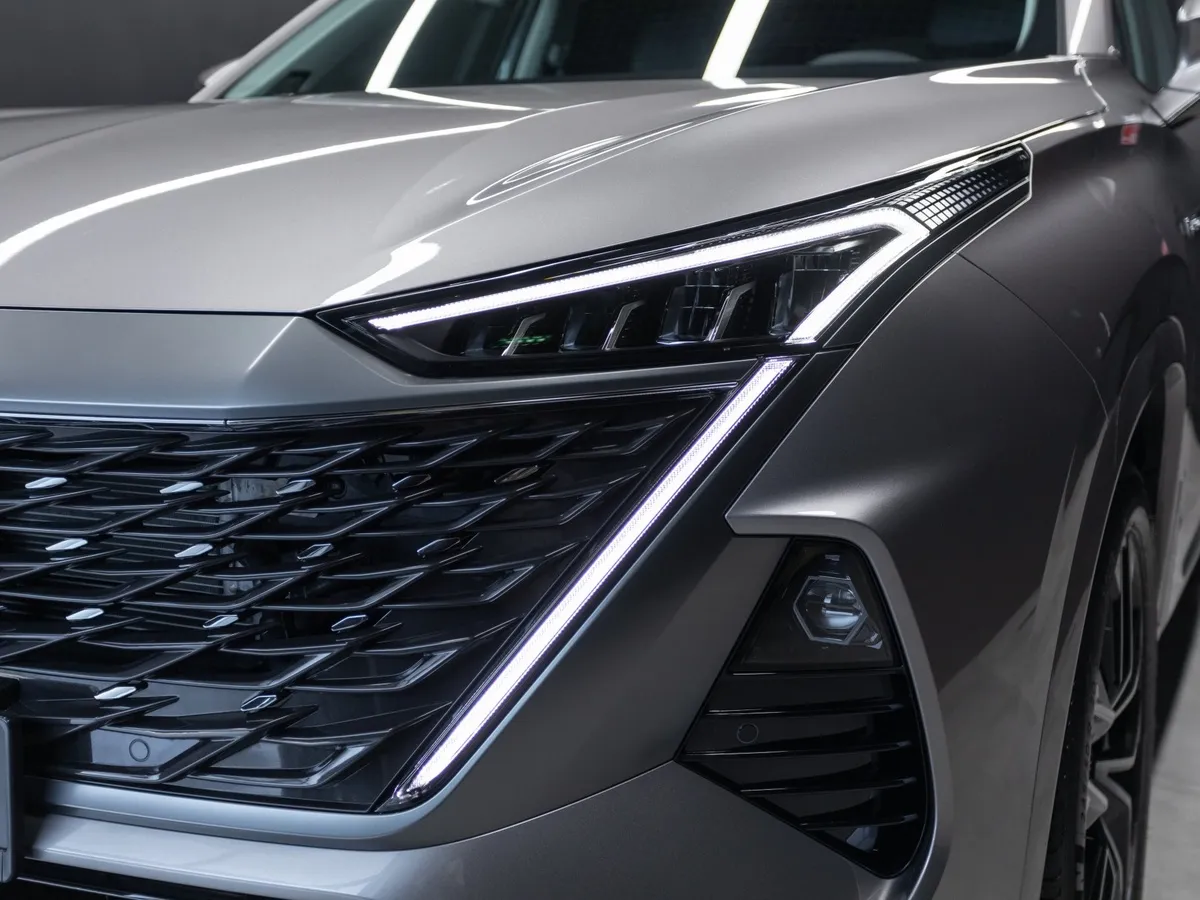 Москвич М90 2.0 ATT 4WD (200 л.с.) Ультимейт Серебристый в АВИЛОН. Слайд №21
