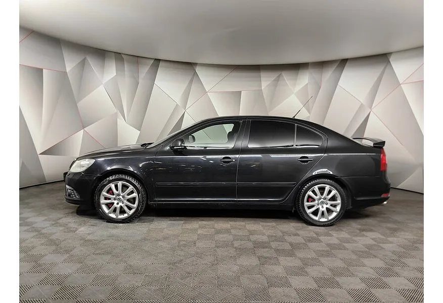 Skoda Octavia 2.0 TSI DSG (200 л.с.) RS Черный в АВИЛОН. Слайд №5