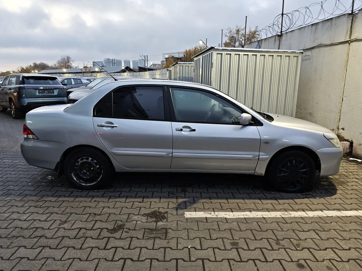 Mitsubishi Lancer 1.3 MT (82 л.с.) Белый в АВИЛОН. Слайд №5