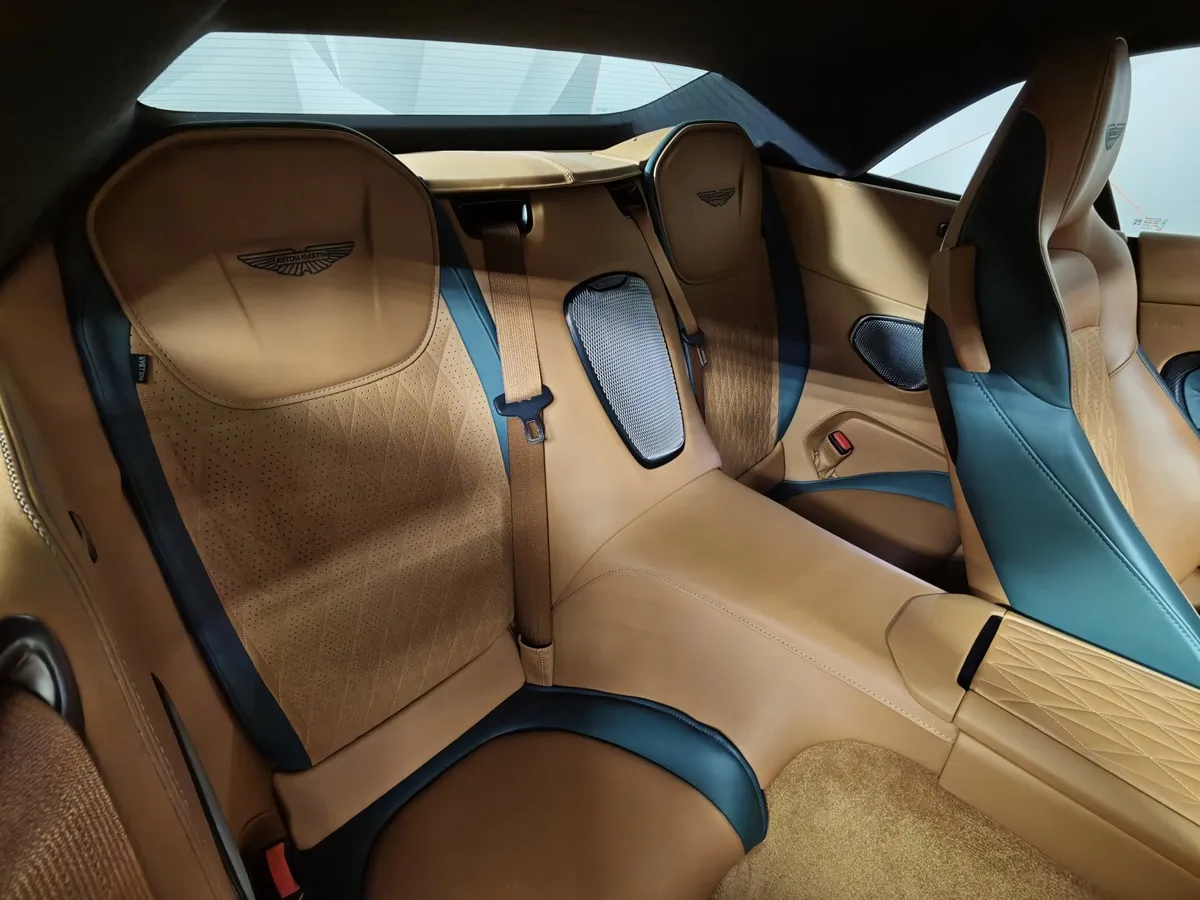 Aston Martin DB12 Volante 5.2 V12 AT (600 л.с.) Зеленый в АВИЛОН. Слайд №15