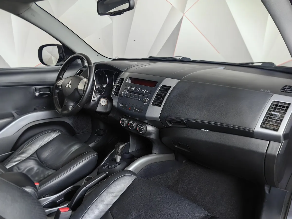Mitsubishi Outlander 2.0 CVT 4WD (147 л.с.) Серый в АВИЛОН. Слайд №13