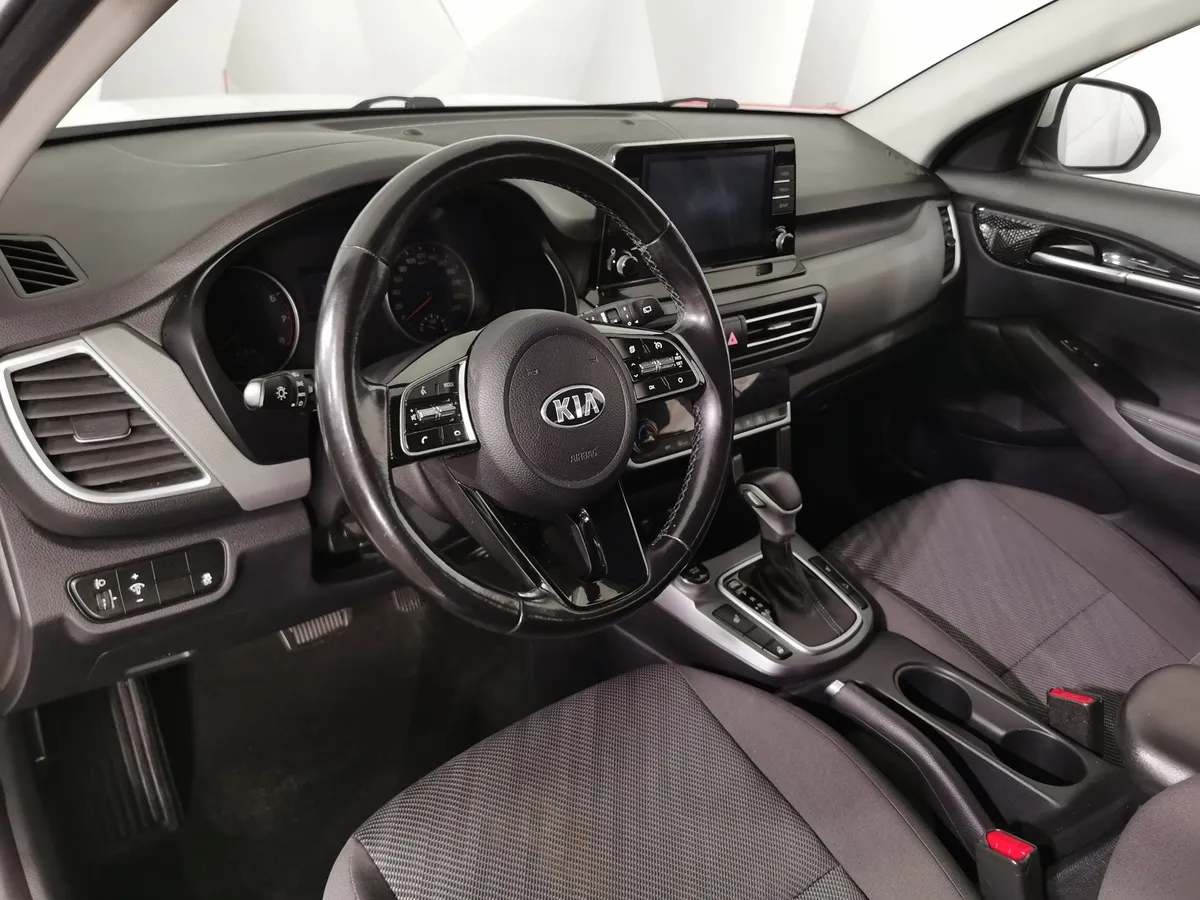 Kia Seltos 2.0 MPI 2WD IVT (149 л.с.) Luxe Белый в АВИЛОН. Слайд №18