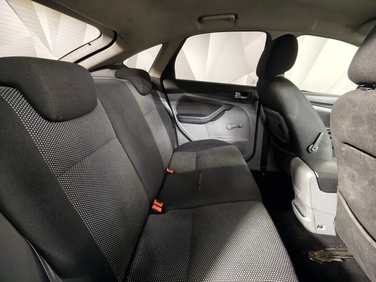 Ford Focus 1.6 MT (101 л.с.) Черный в АВИЛОН. Слайд №15