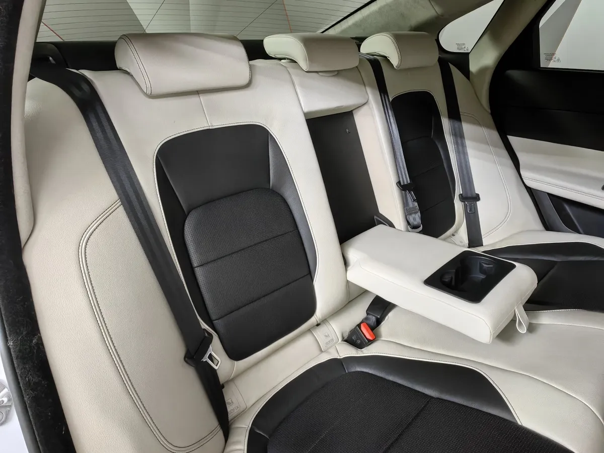 Jaguar XF 3.0 AT AWD (380 л.с.) S Белый в АВИЛОН. Слайд №17