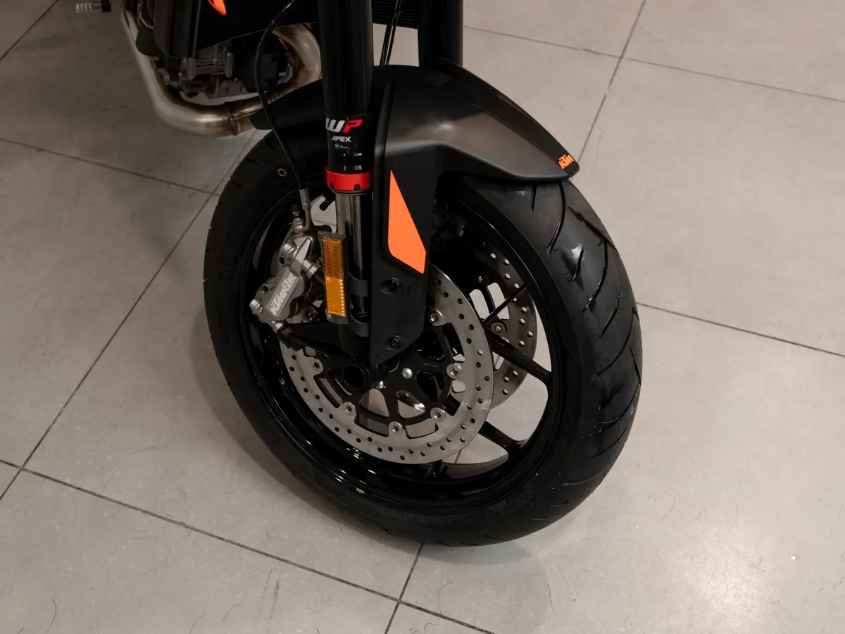 KTM 790 Duke 799 см³ (95 л.с.) 799 Оранжевый в АВИЛОН. Слайд №10 KTM 790 Duke 799 см³ (95 л.с.) 799 Оранжевый в АВИЛОН. Слайд №10