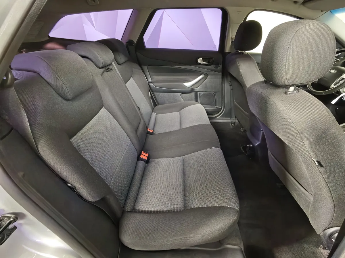 Ford Mondeo 2.3 AT (160 л.с.) Trend Серебристый в АВИЛОН. Слайд №15