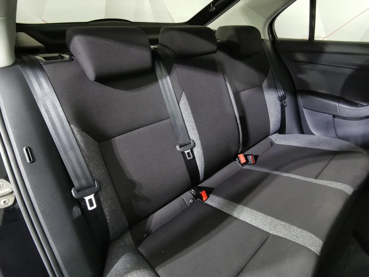 Skoda Rapid 1.6 AT (110 л.с.) Черный в АВИЛОН. Слайд №16