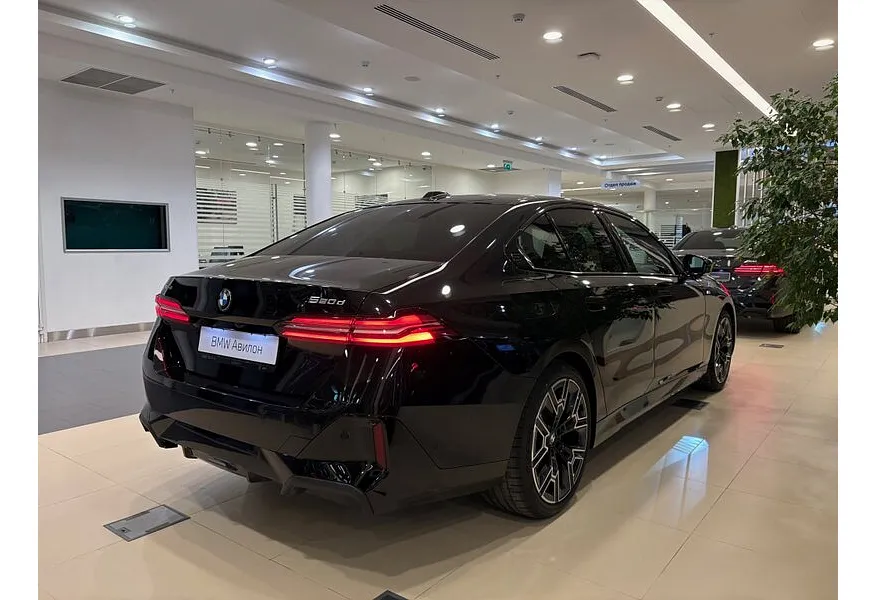 BMW 5 серия 520d xDrive AT (197 л.с.) Черный в АВИЛОН. Слайд №5
