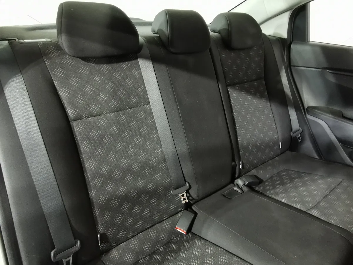 Kia Rio 1.6 MT (123 л.с.) Серебристый в АВИЛОН. Слайд №16