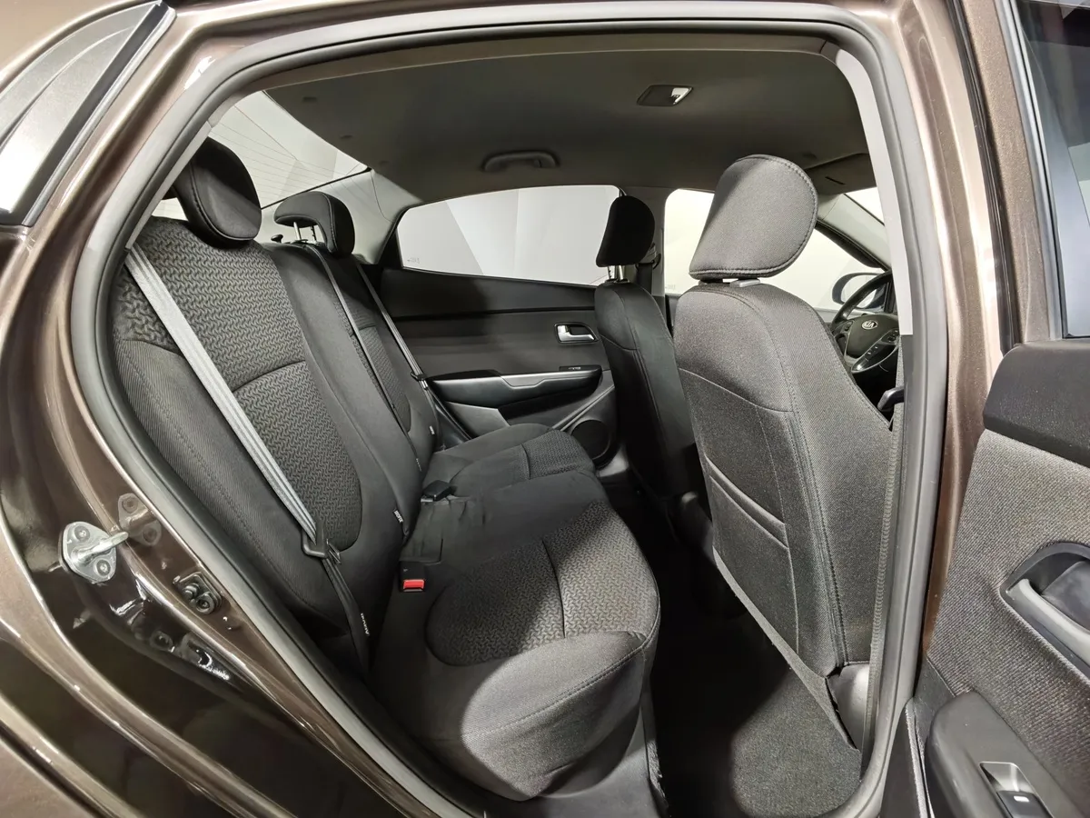 Kia Rio 1.6 AT (123 л.с.) Коричневый в АВИЛОН. Слайд №16