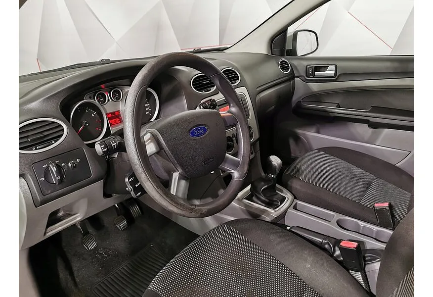 Ford Focus 1.8 MT (125 л.с.) Comfort Серебристый в АВИЛОН. Слайд №9