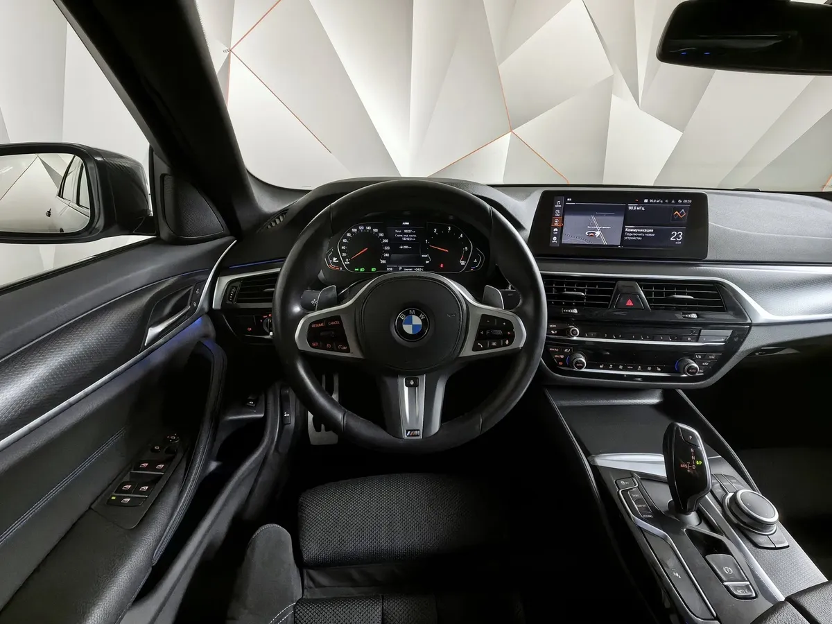 BMW 5 серия 520d xDrive Steptronic (190 л.с.) M Sport Черный в АВИЛОН. Слайд №15