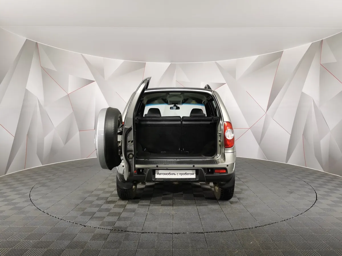 Chevrolet Niva 1.7 MT (80 л.с.) Коричневый в АВИЛОН. Слайд №11