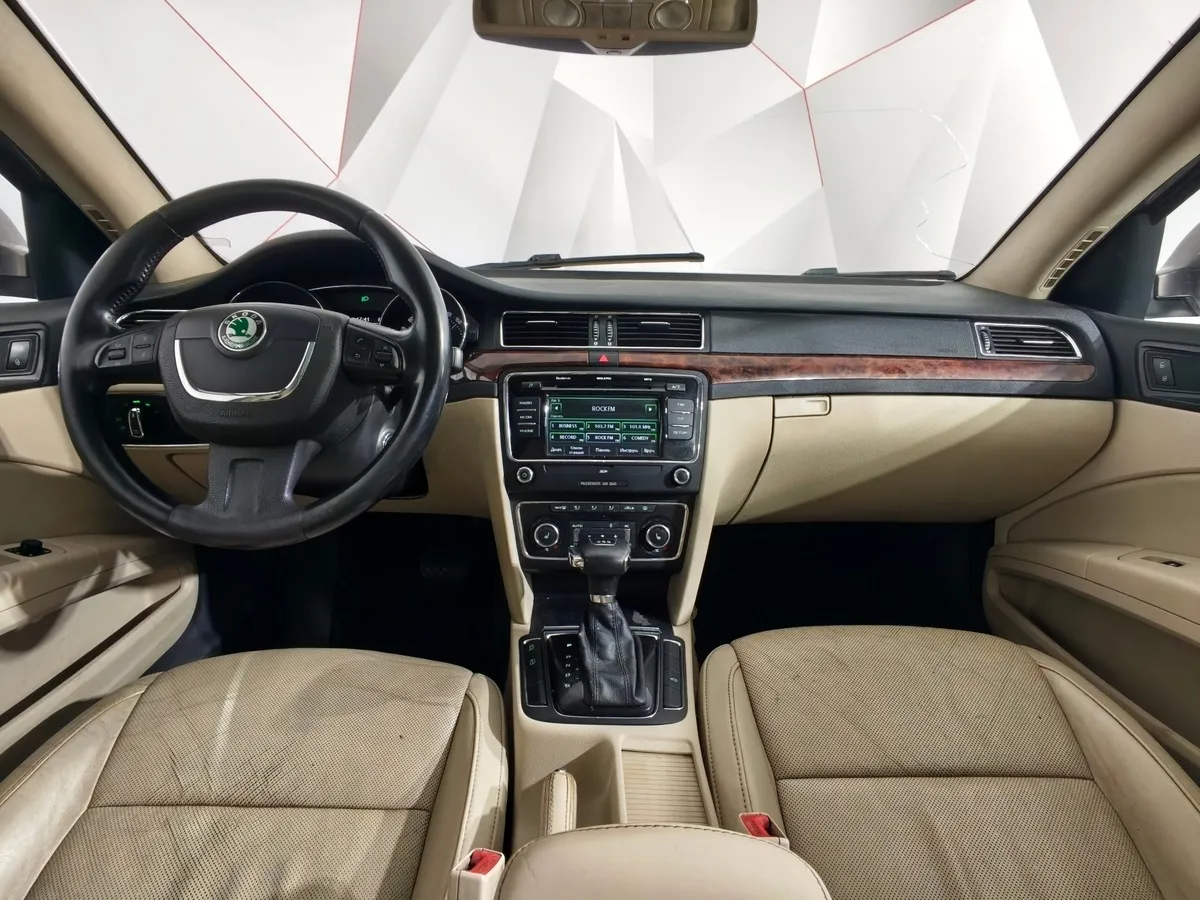 Skoda Superb 2.0 TDI DSG (140 л.с.) Серый в АВИЛОН. Слайд №10