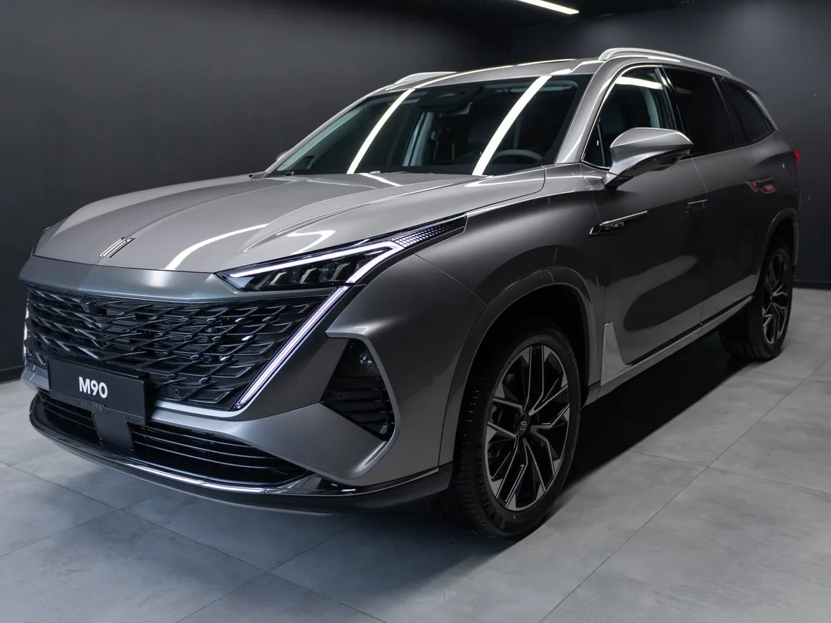 Москвич М90 2.0 ATT 4WD (200 л.с.) Ультимейт Серебристый в АВИЛОН. Слайд №1