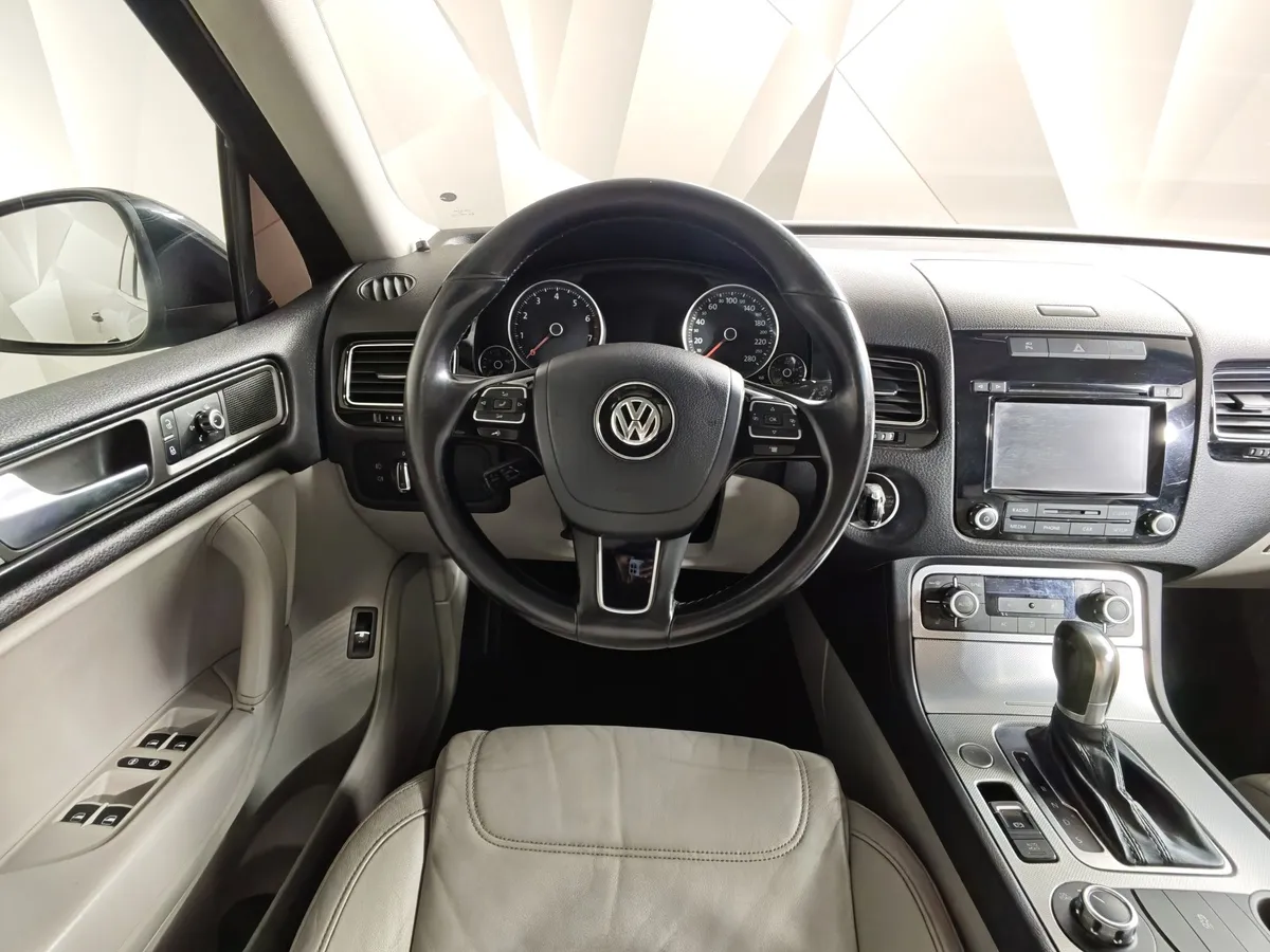 Volkswagen Touareg 3.6 FSI Tiptronic 4Motion (249 л.с.) V6 FSI Черный в АВИЛОН. Слайд №19