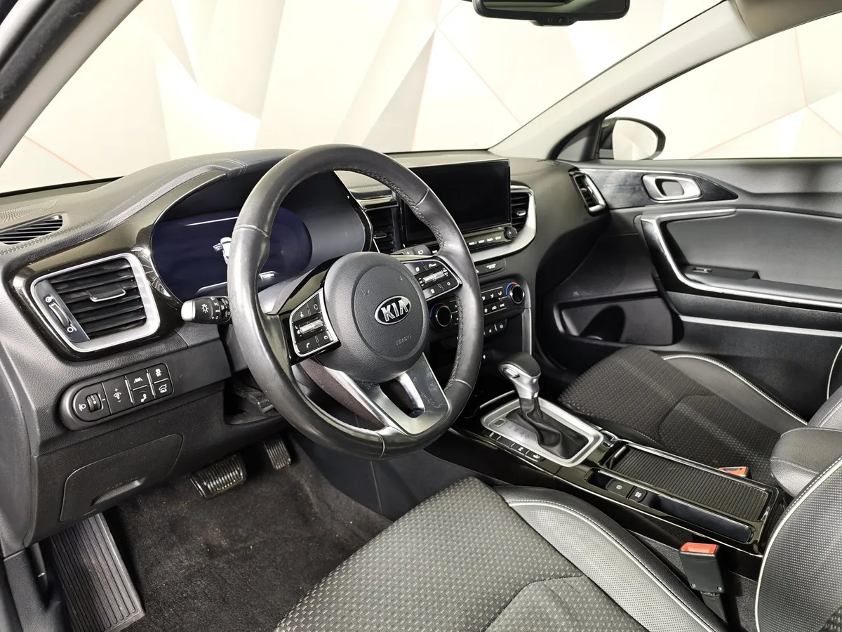 Kia Ceed 1.4 T-GDI AMT (140 л.с.) Comfort Черный в АВИЛОН. Слайд №19