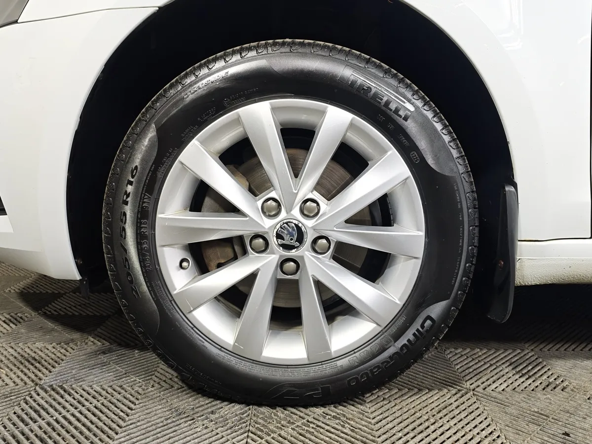 Skoda Octavia 1.6 MPI AT (110 л.с.) Белый в АВИЛОН. Слайд №9