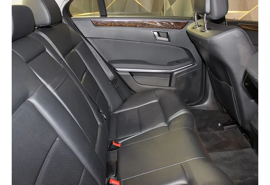 Mercedes-Benz E-Класс E 200 T BlueEfficiency 7G-Tronic Plus (184 л.с.) Черный в АВИЛОН. Слайд №14