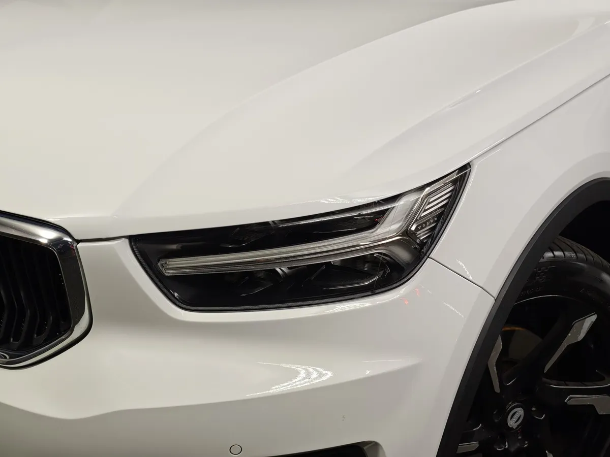 Volvo XC40 2.0 D3 Drive-E AT AWD (150 л.с.) Momentum Белый в АВИЛОН. Слайд №10