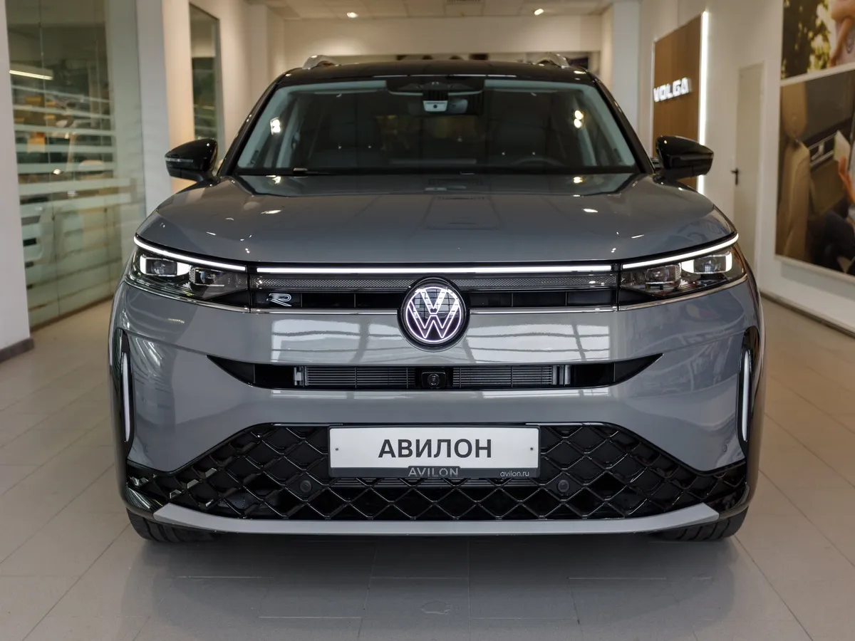 Volkswagen Tavendor 2.0 DSG 4WD (272 л.с.) Р-Лайн Тоуринг Серый в АВИЛОН. Слайд №3