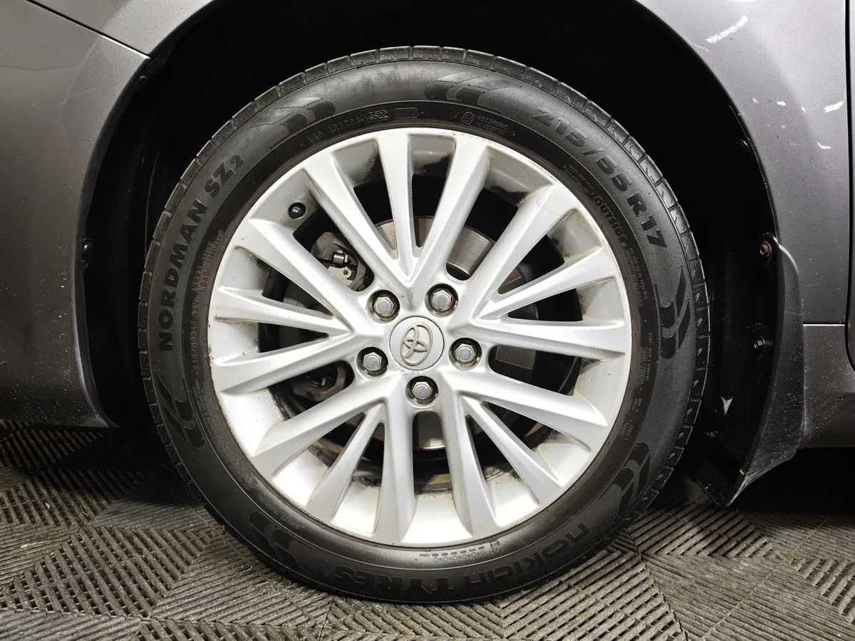 Toyota Camry 2.5 AT (181 л.с.) Серый в АВИЛОН. Слайд №9