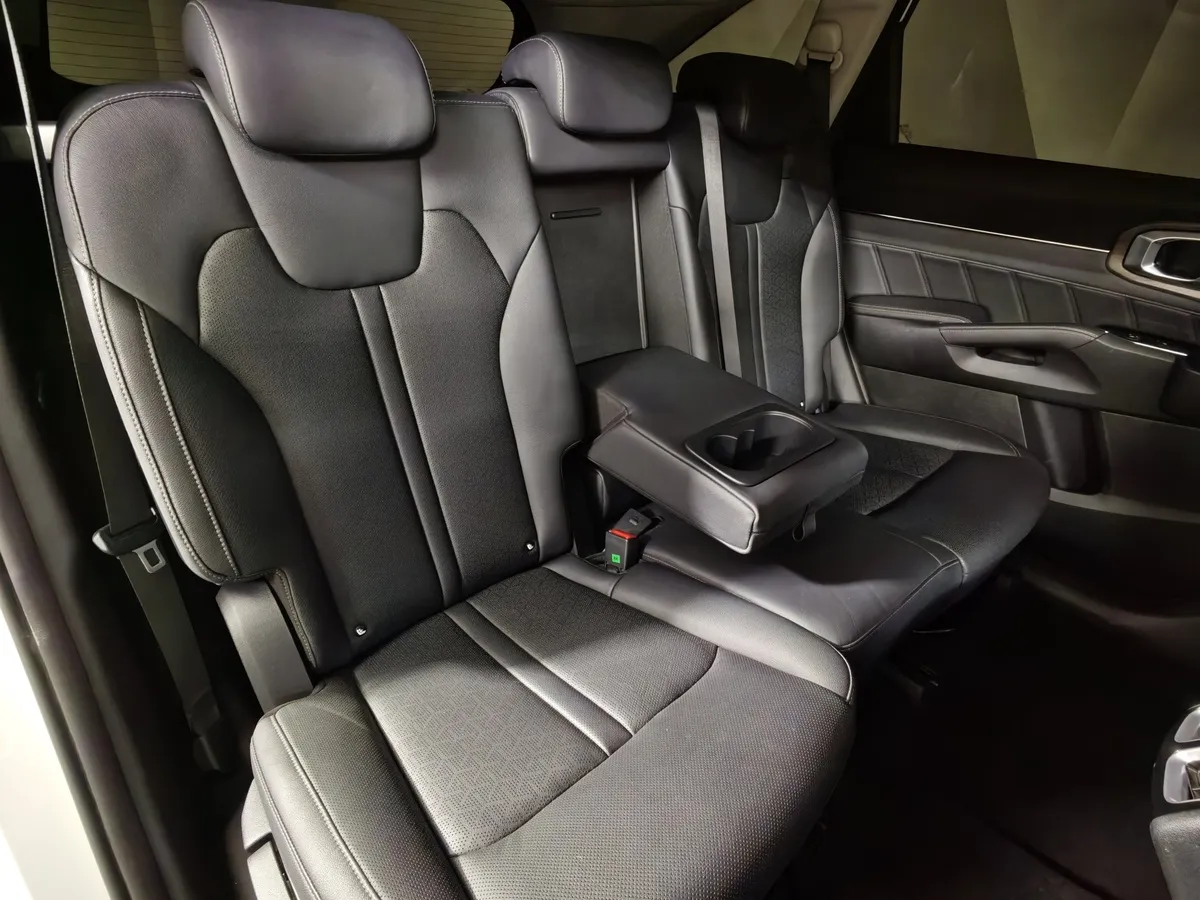 Kia Sorento 2.5 MPI 4WD AT (180 л.с.) Comfort Белый в АВИЛОН. Слайд №17