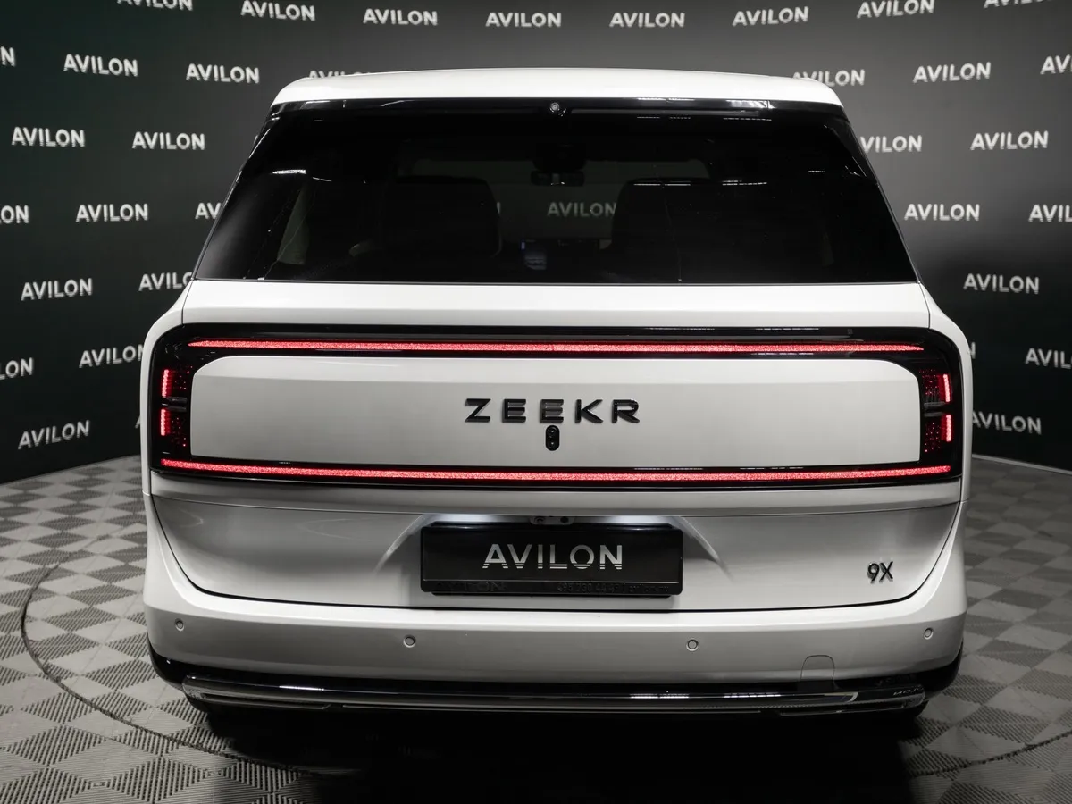 Zeekr 9X 2.0h AT 4WD (1177 л.с.) Hyper Белый в АВИЛОН. Слайд №4