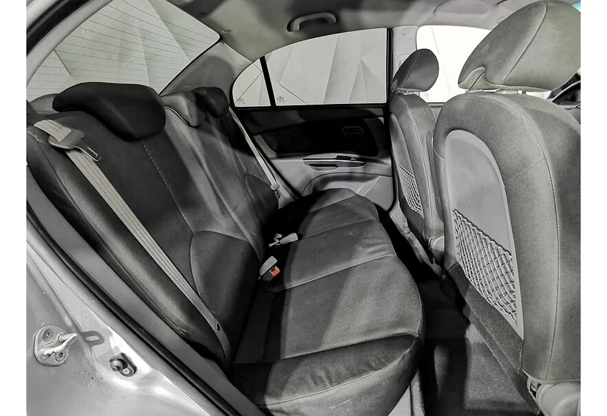 Kia Rio 1.4 AT (97 л.с.) Серебристый в АВИЛОН. Слайд №16 Kia Rio 1.4 AT (97 л.с.) Серебристый в АВИЛОН. Слайд №16