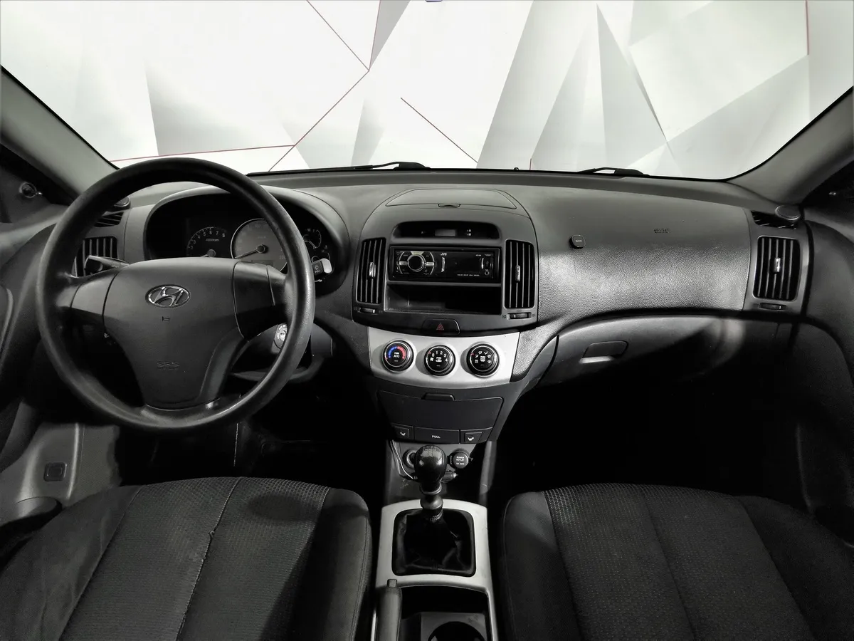 Hyundai Elantra 1.6 MT (105 л.с.) Серый в АВИЛОН. Слайд №11