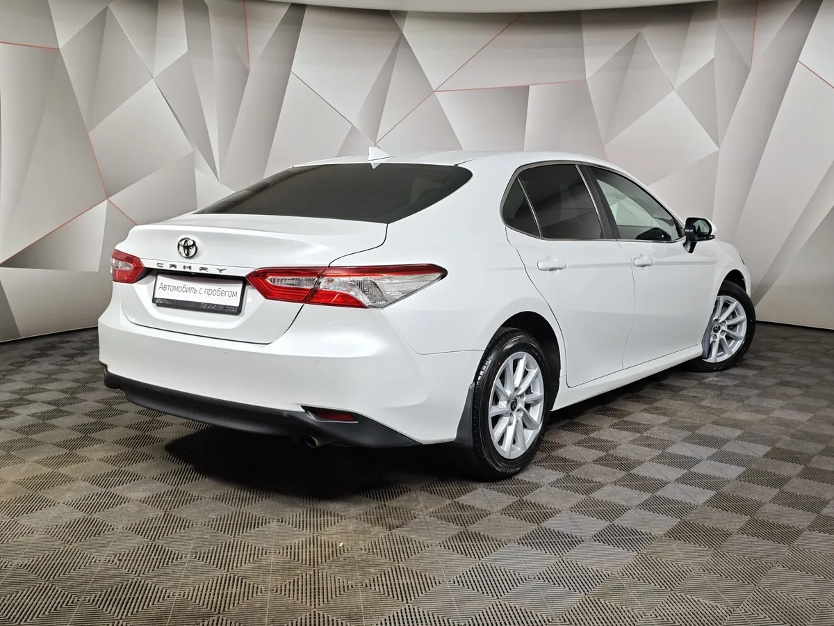 Toyota Camry 2.0 AT (150 л.с.) Белый в АВИЛОН. Слайд №2