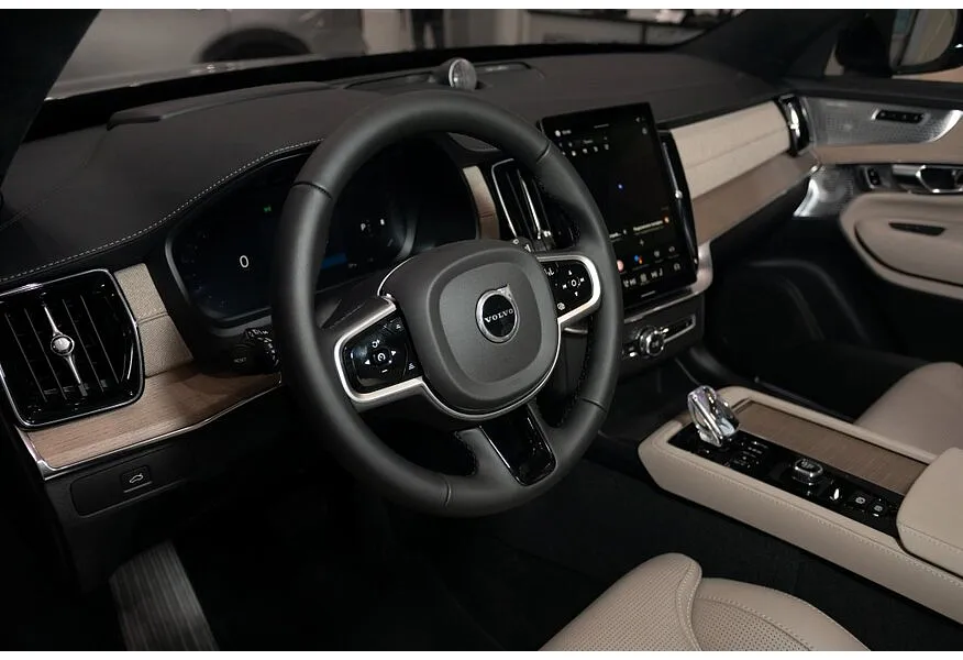 Volvo XC90 2.0 B5 mild hybrid AT AWD (7 мест) (250 л.с.) Ultra Bright Черный в АВИЛОН. Слайд №8