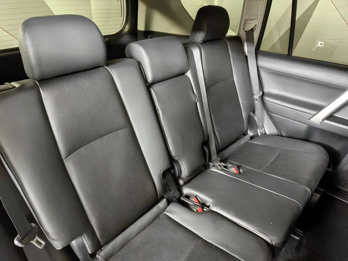 Toyota Land Cruiser Prado 2.8D AT AWD (200 л.с.) Black Vision в АВИЛОН. Слайд №17