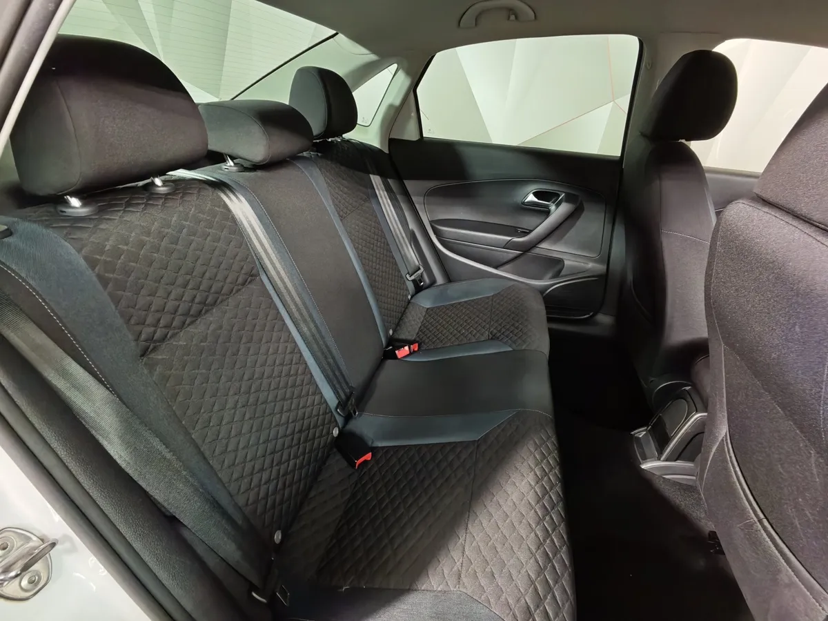 Volkswagen Polo 1.6 MPI MT (110 л.с.) Connect Белый в АВИЛОН. Слайд №16